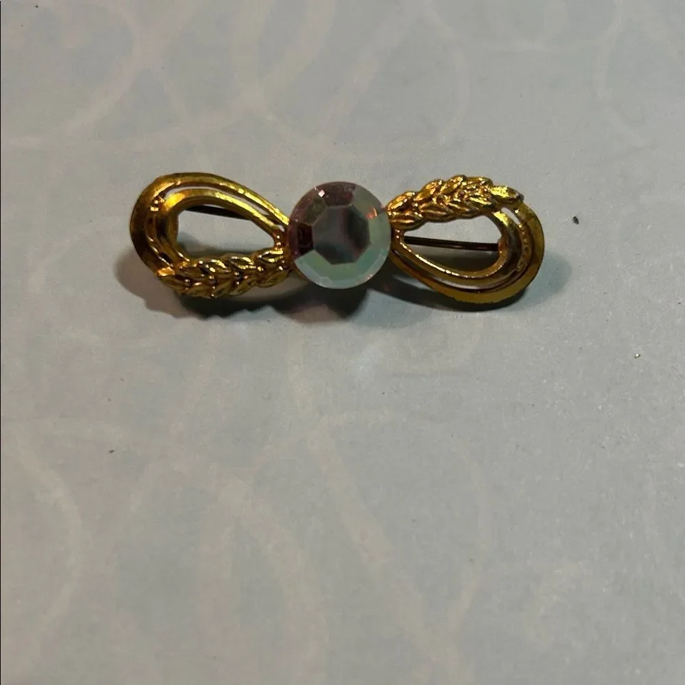 Elegant Gold Infinity Brooch - Picture 1 of 4